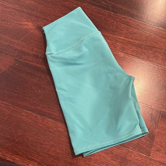 Alo Yoga high waisted biker shorts - Picture 6 of 7